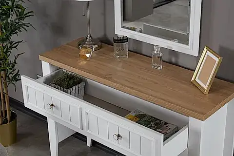 LORA DRESUAR VE AYNASI