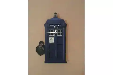 DR.WHO DEKORATİF SARKAÇLI DUVAR SAATİ