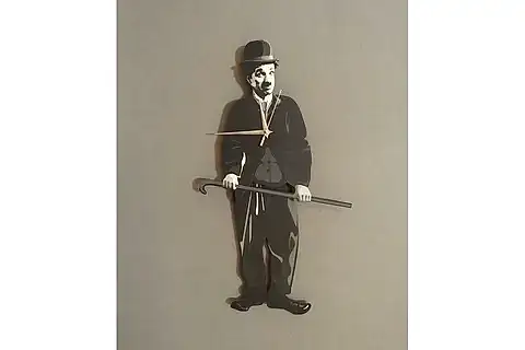 CAHRLİE CHAPLİN DEKORATİF SARKAÇLI DUVAR SAATİ