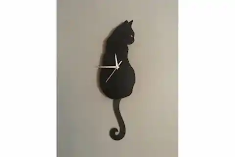 SİYAH KEDİ DEKORATİF SARKAÇLI DUVAR SAATİ