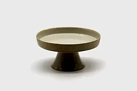 FLUTED AYAKLI SUNUM TABAĞI, KOTON KREM