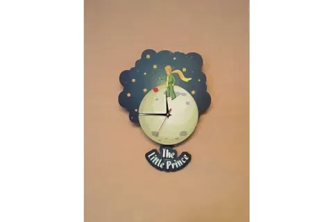 KÜÇÜK PRENS DEKORATİF SARKAÇLI DUVAR SAATİ