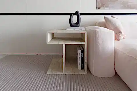 GRUARO YAN SEHPA, KOMODİN