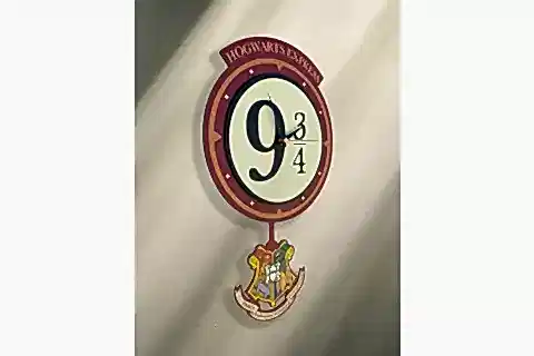 HOGWARTS EXPRESS II DEKORATİF SARKAÇLI DUVAR SAATİ