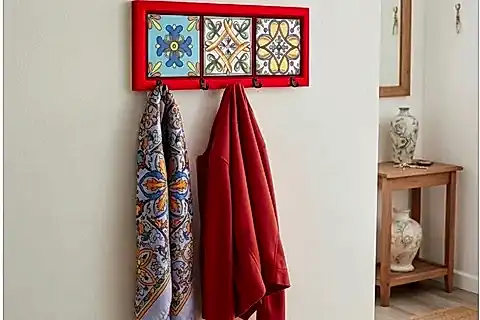 PERLA EL YAPIMI MASİF AHŞAP ASKILIK, KIRMIZI